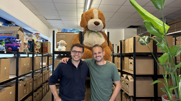ToyReloved: "Wir geben Spielzeug ein zweites Leben" - Bennet Görlitz (l.) und Sascha Müller (r.) haben ToysReloved gegründet und wollen gebrauchtem Spielzeug ein zweites Leben geben - Quelle: ToysReloved